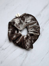 Load image into Gallery viewer, Arti Scrunchie