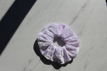 Load image into Gallery viewer, Historia Srunchie