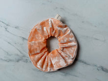 Load image into Gallery viewer, Spritz Dyed Scrunchie
