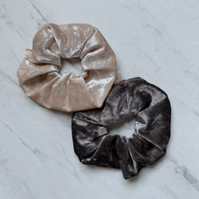 Load image into Gallery viewer, Arti Scrunchie
